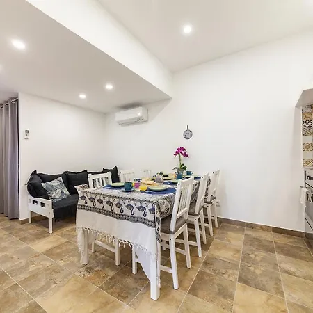 City Walls Townhouse Apartment *